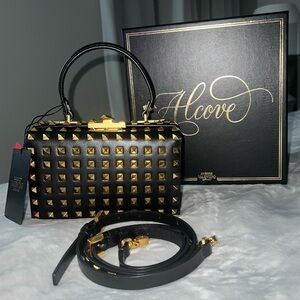 Valenatino Caravani Rockstud Alcove Grainy Calfskin Leather box bag ❤️ NWT